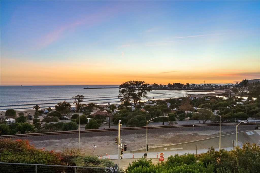 25836 Dana Bluffs W 32