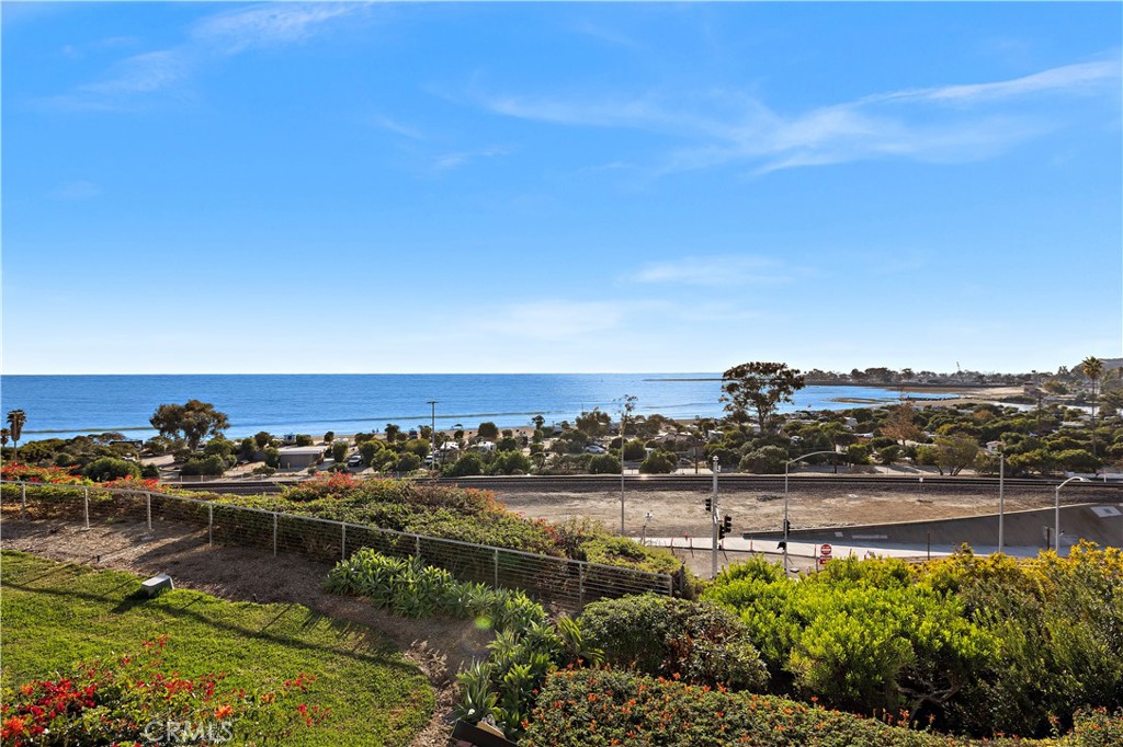 25836 Dana Bluffs W 32