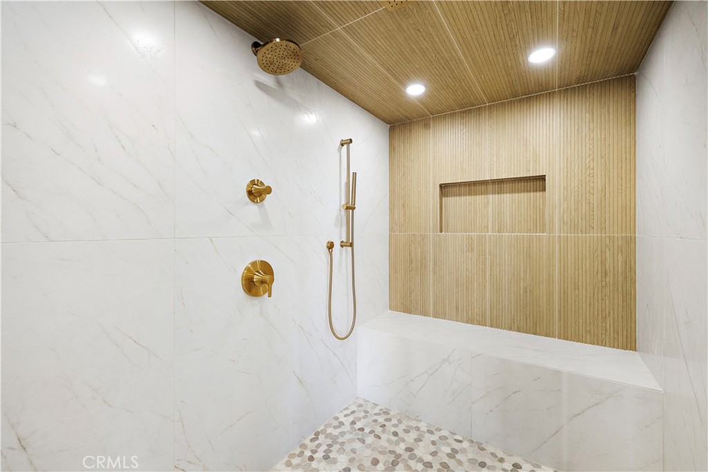 25836 Dana Bluffs W 32