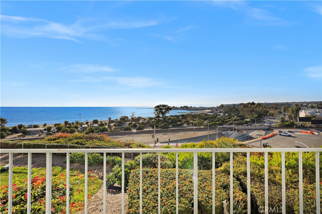 25836 Dana Bluffs W 32