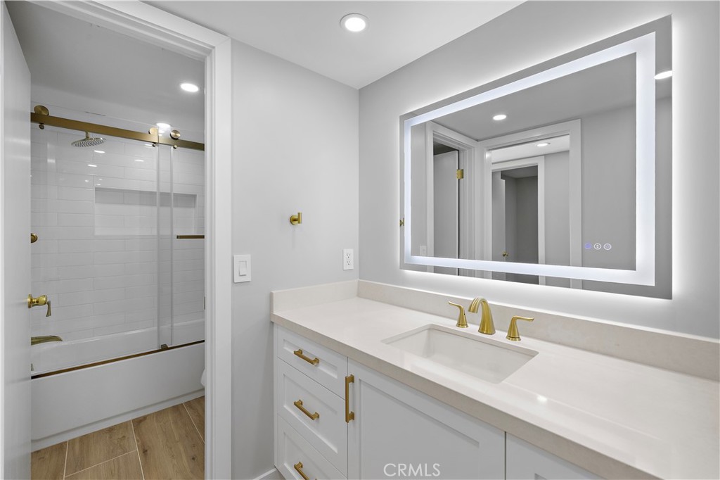 25836 Dana Bluffs W 32