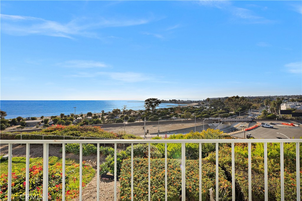 25836 Dana Bluffs W 32