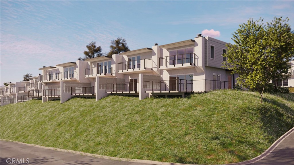 25836 Dana Bluffs W 32