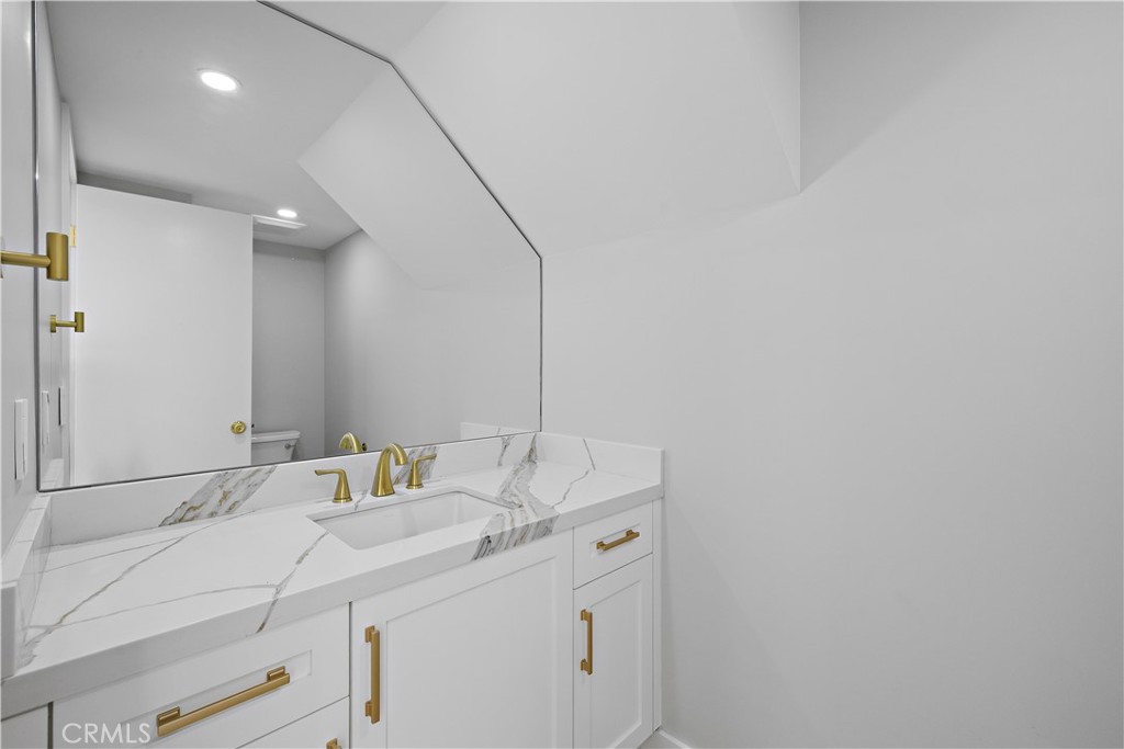 25836 Dana Bluffs W 32