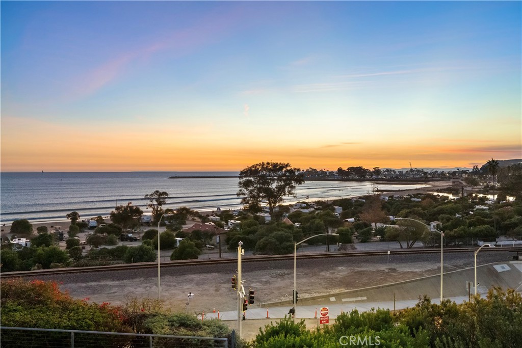 25836 Dana Bluffs W 32