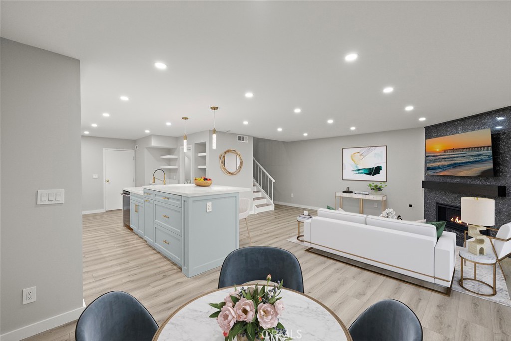 25836 Dana Bluffs W 32