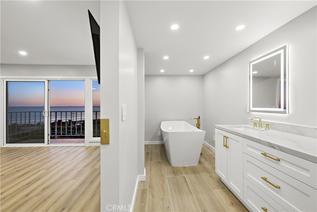 25836 Dana Bluffs W 32