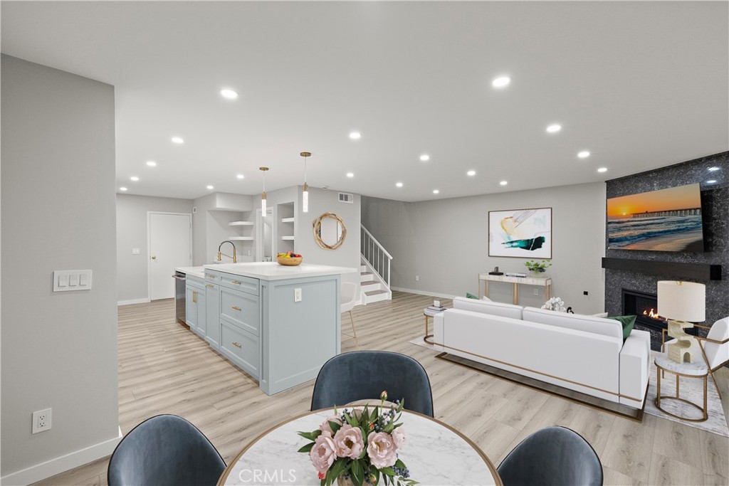 25836 Dana Bluffs W 32