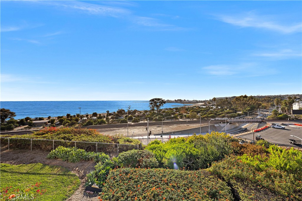 25836 Dana Bluffs W 32