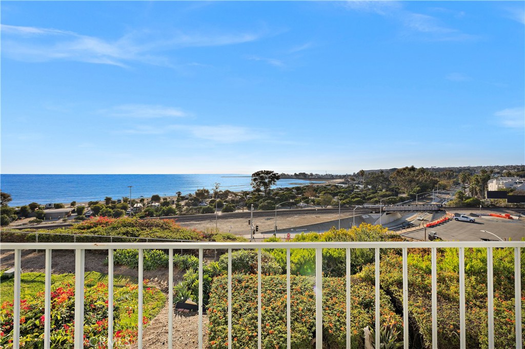 25836 Dana Bluffs W 32