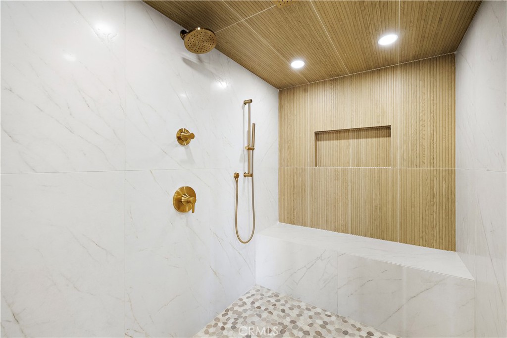 25836 Dana Bluffs W 32