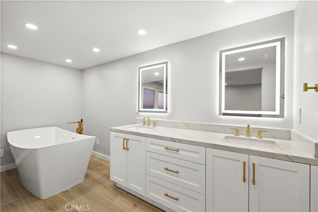 25836 Dana Bluffs W 32