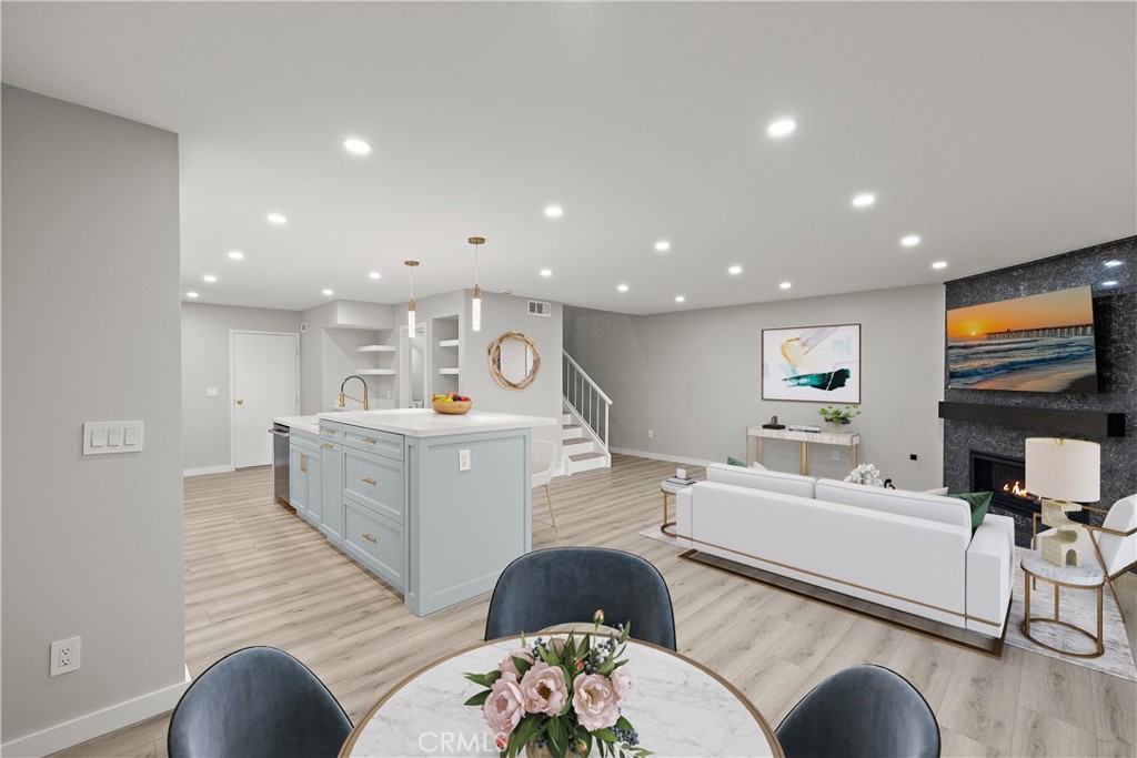 25836 Dana Bluffs W 32