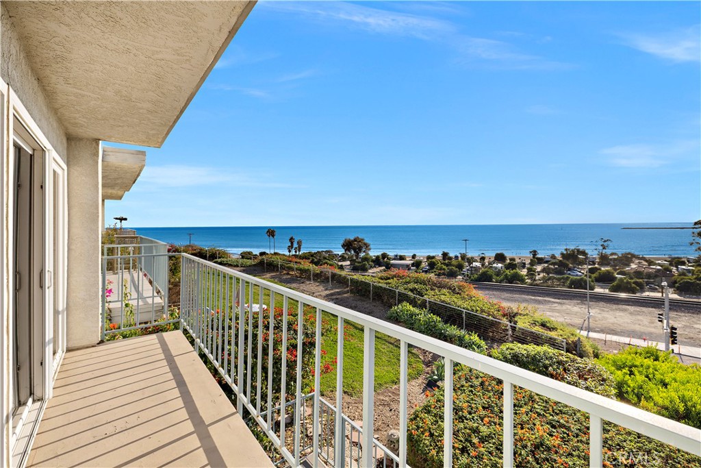 25836 Dana Bluffs W 32