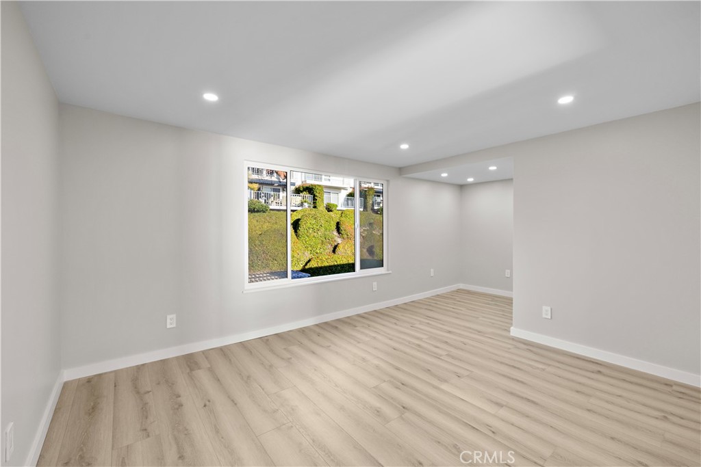 25836 Dana Bluffs W 32