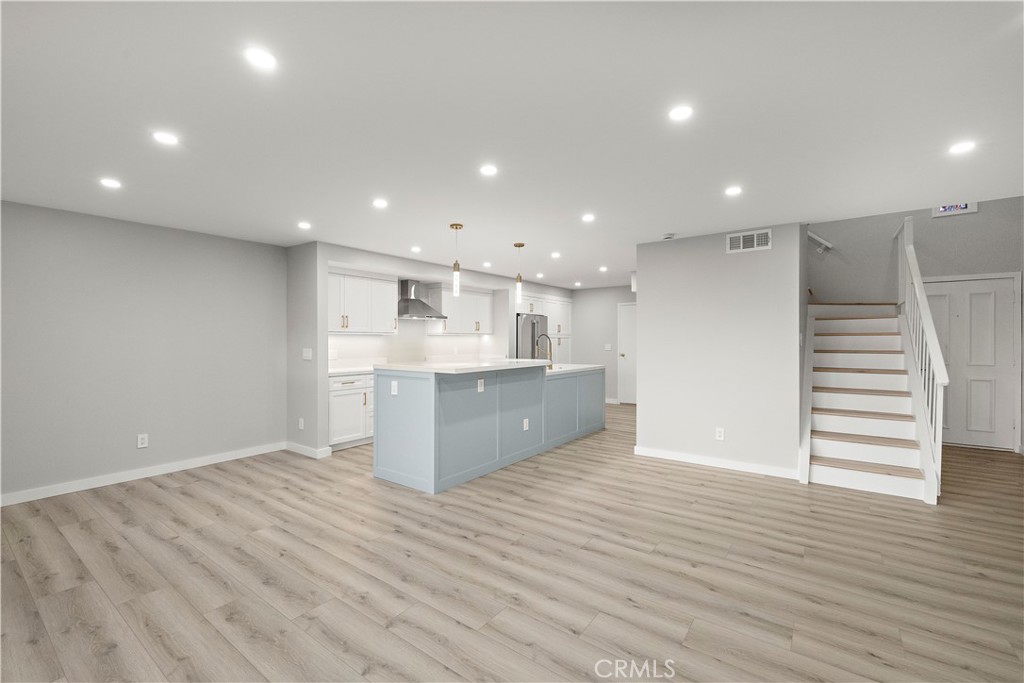 25836 Dana Bluffs W 32