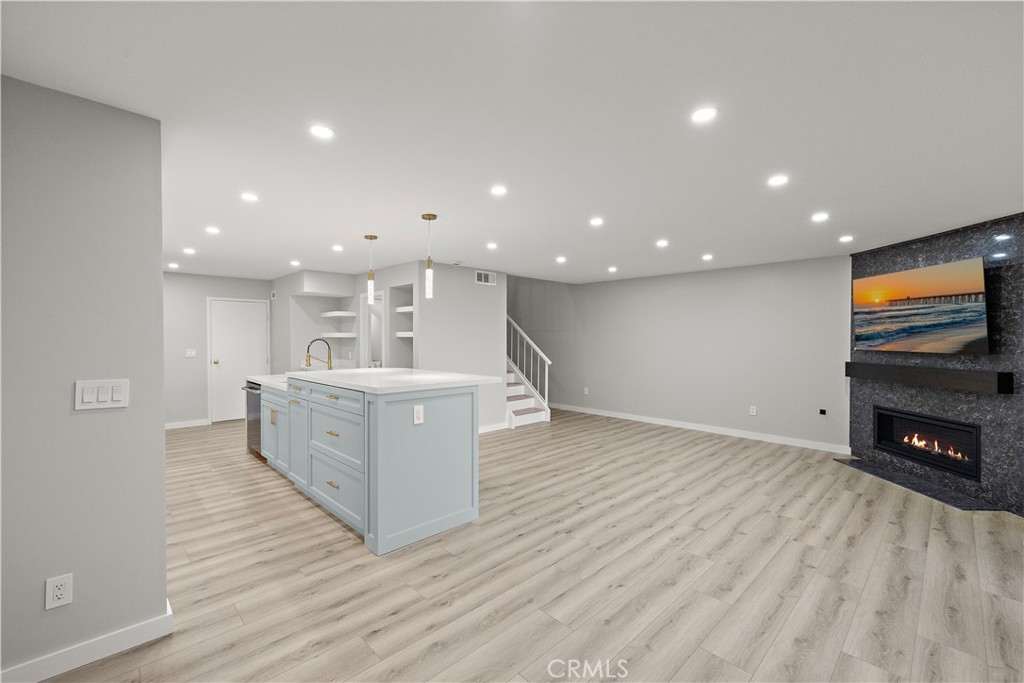 25836 Dana Bluffs W 32