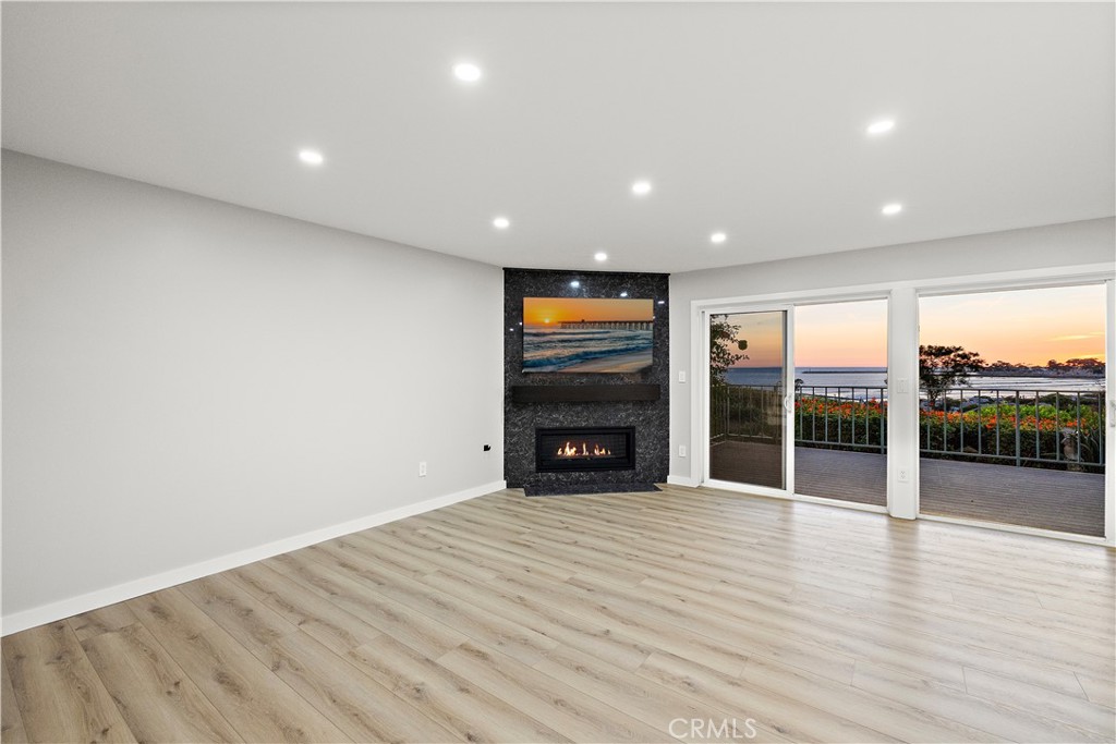 25836 Dana Bluffs W 32