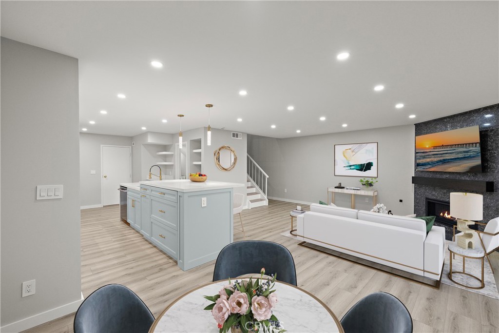 25836 Dana Bluffs W 32