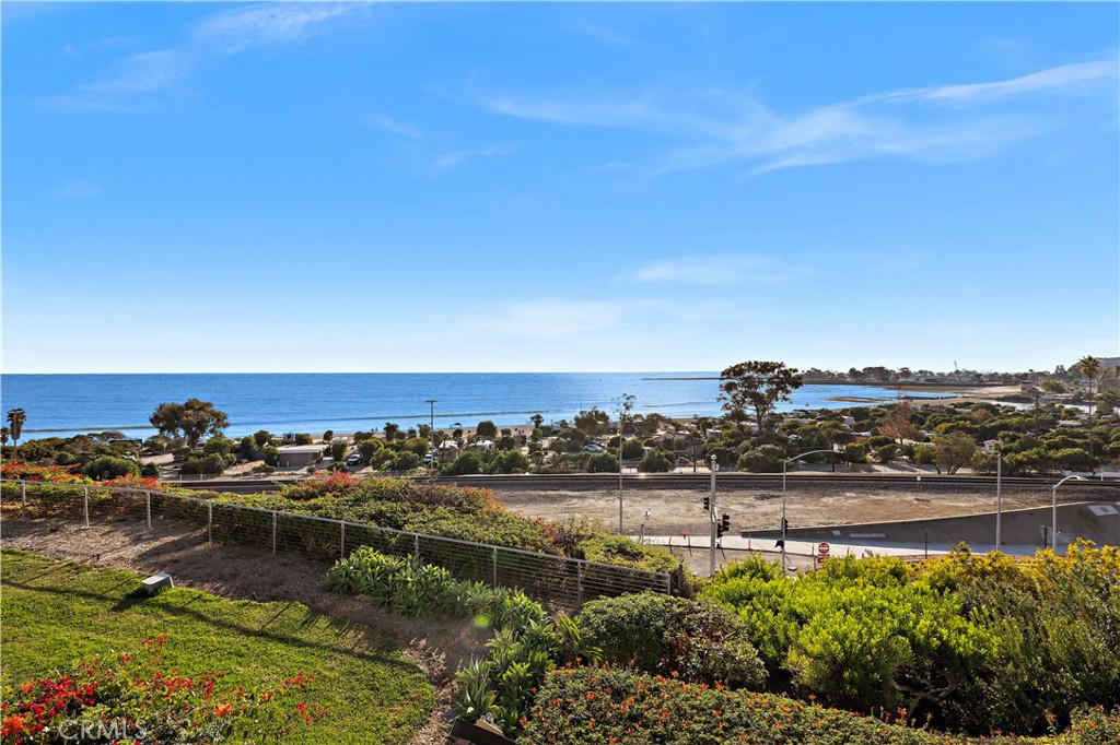 25836 Dana Bluffs W 32