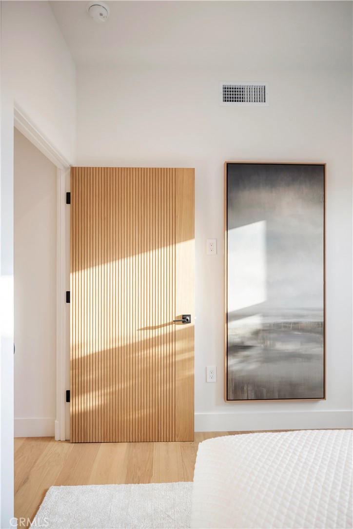 245 W El Portal B