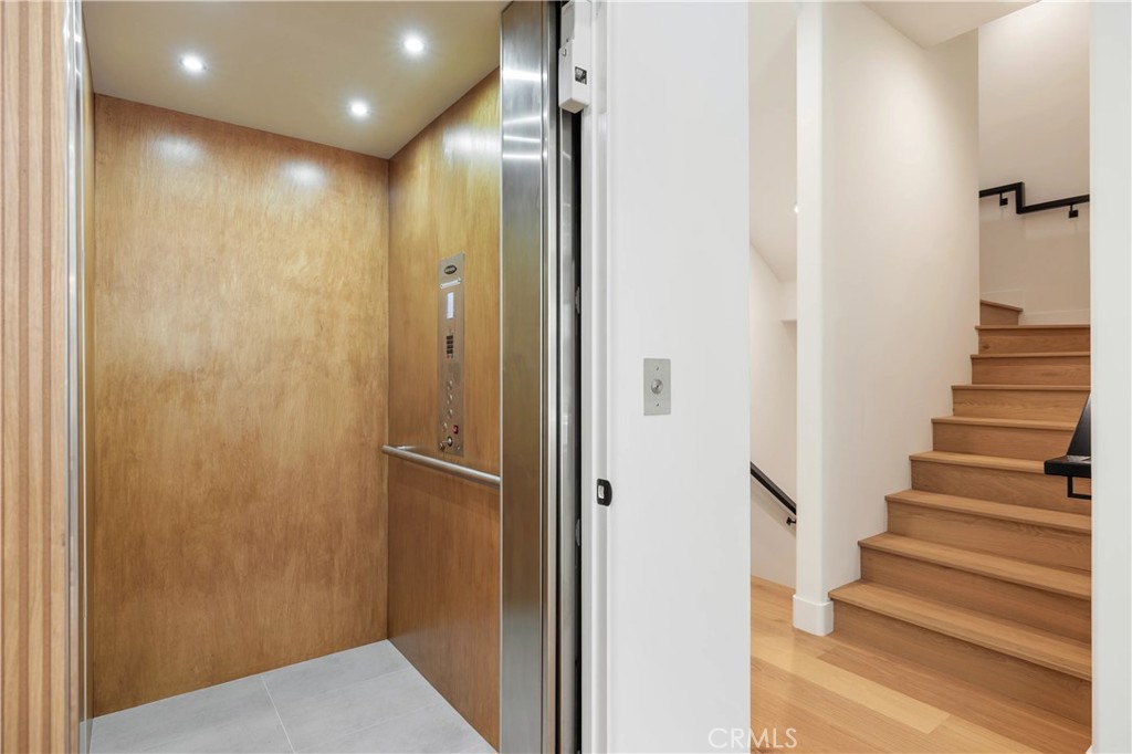 245 W El Portal B