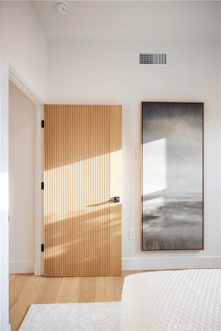 245 W El Portal B