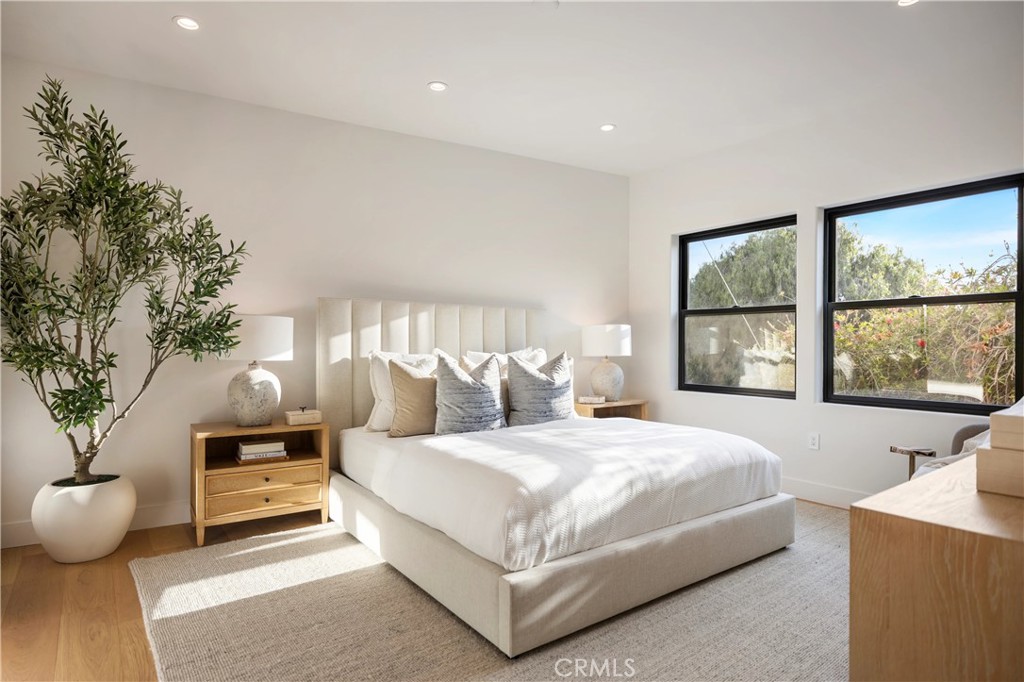 245 W El Portal B