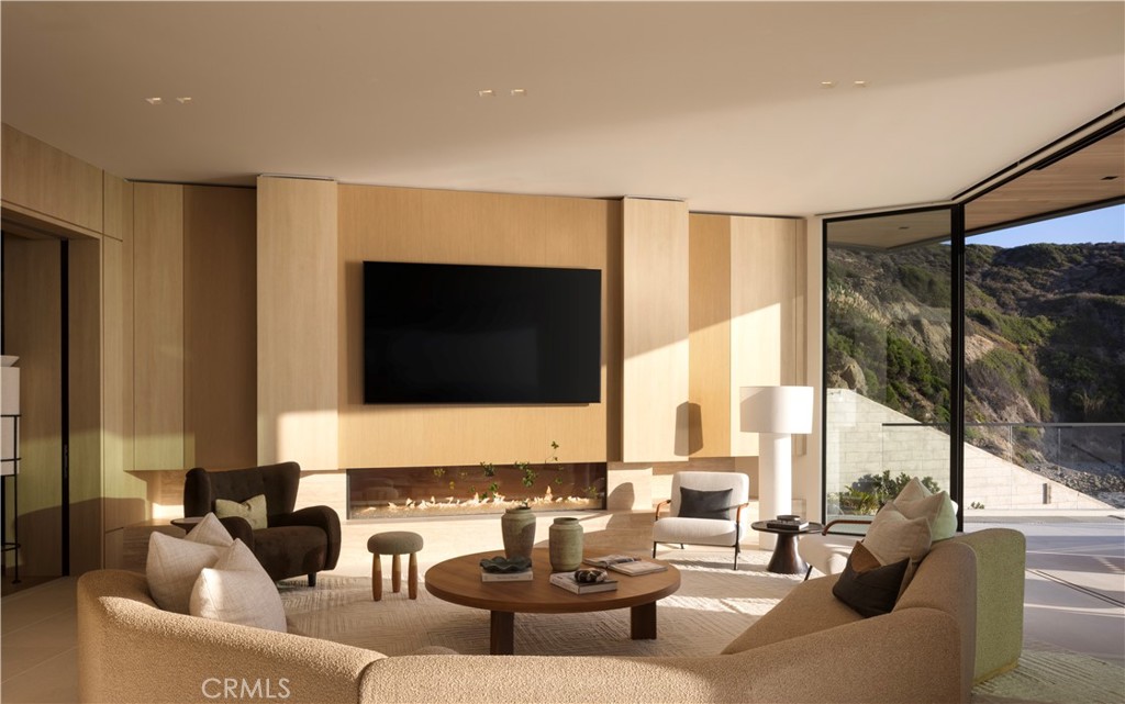 1 Strand Beach Dr