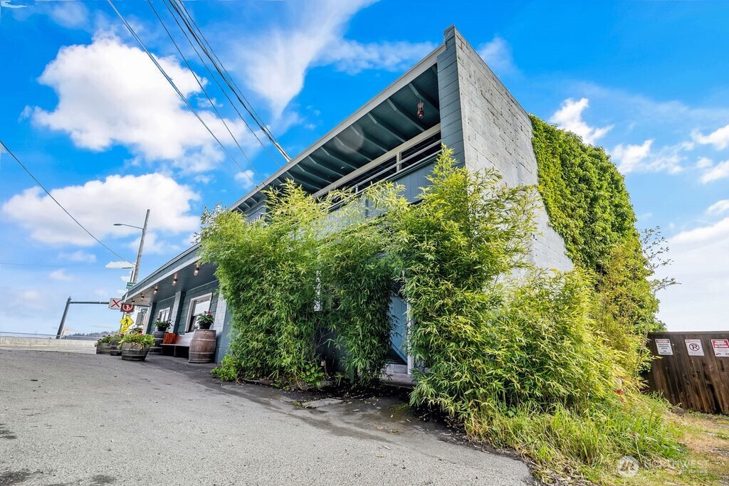 10824 Vashon Highway SW