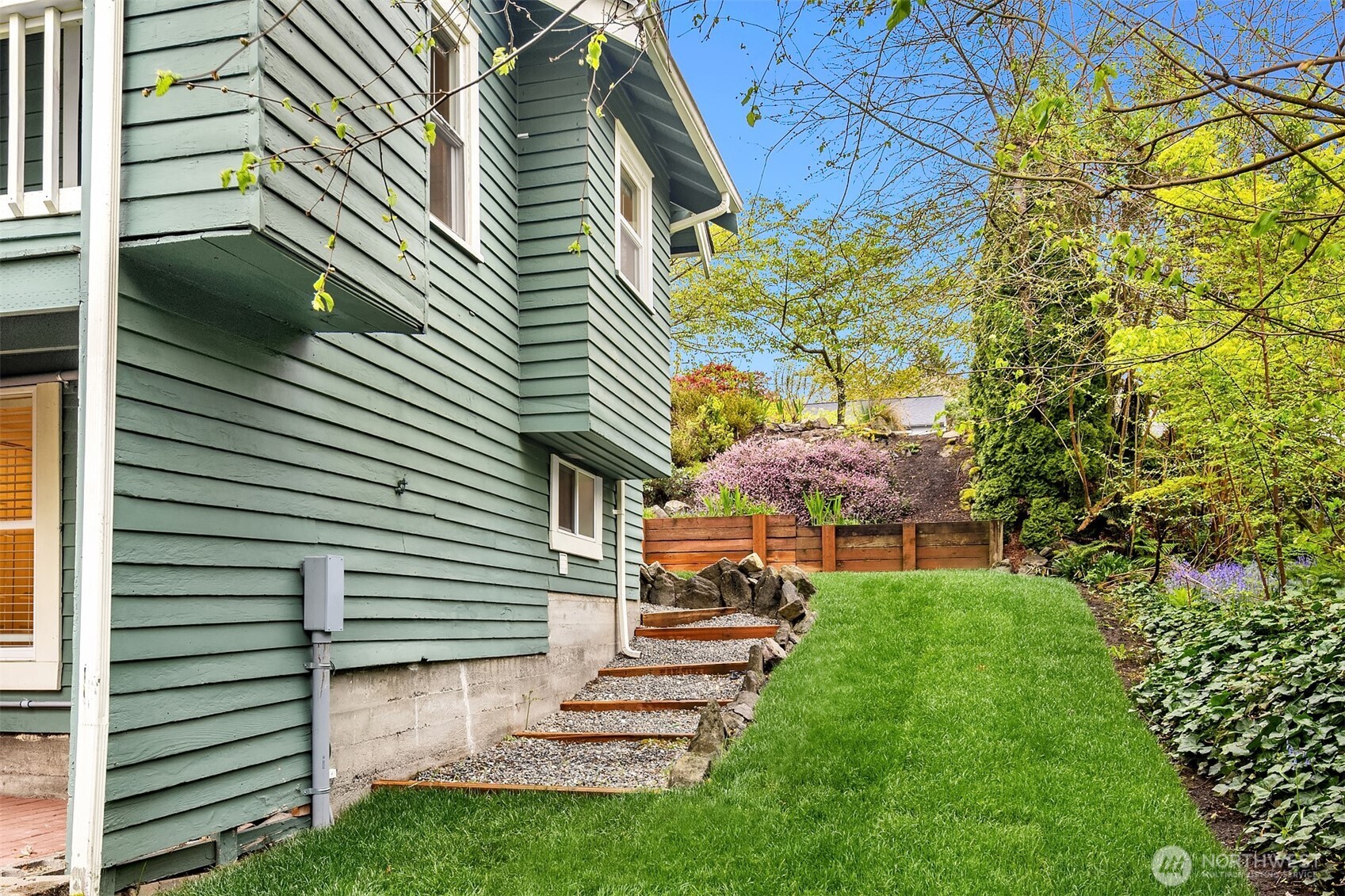 3707 SW Juneau Street