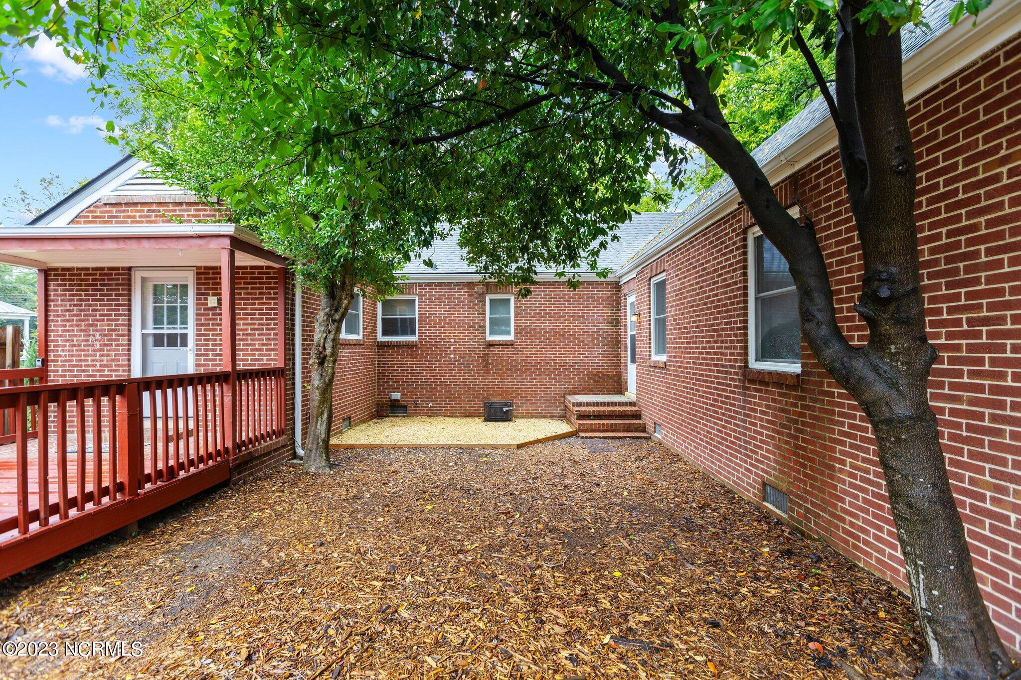500 Lionel Street