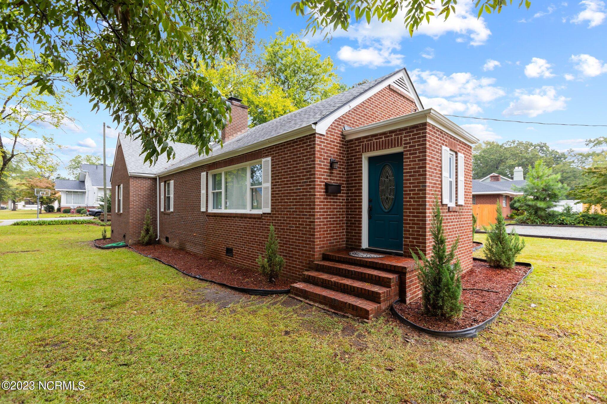 500 Lionel Street