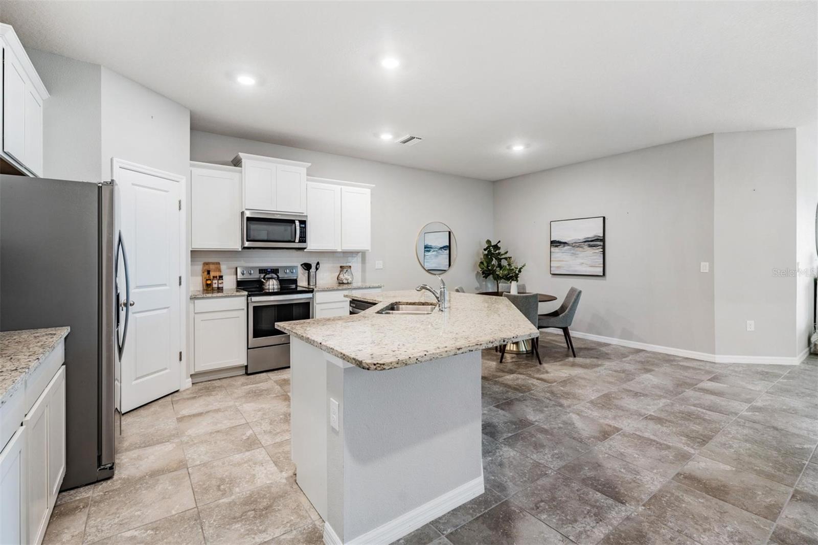 7828 STONEBROOK CIR