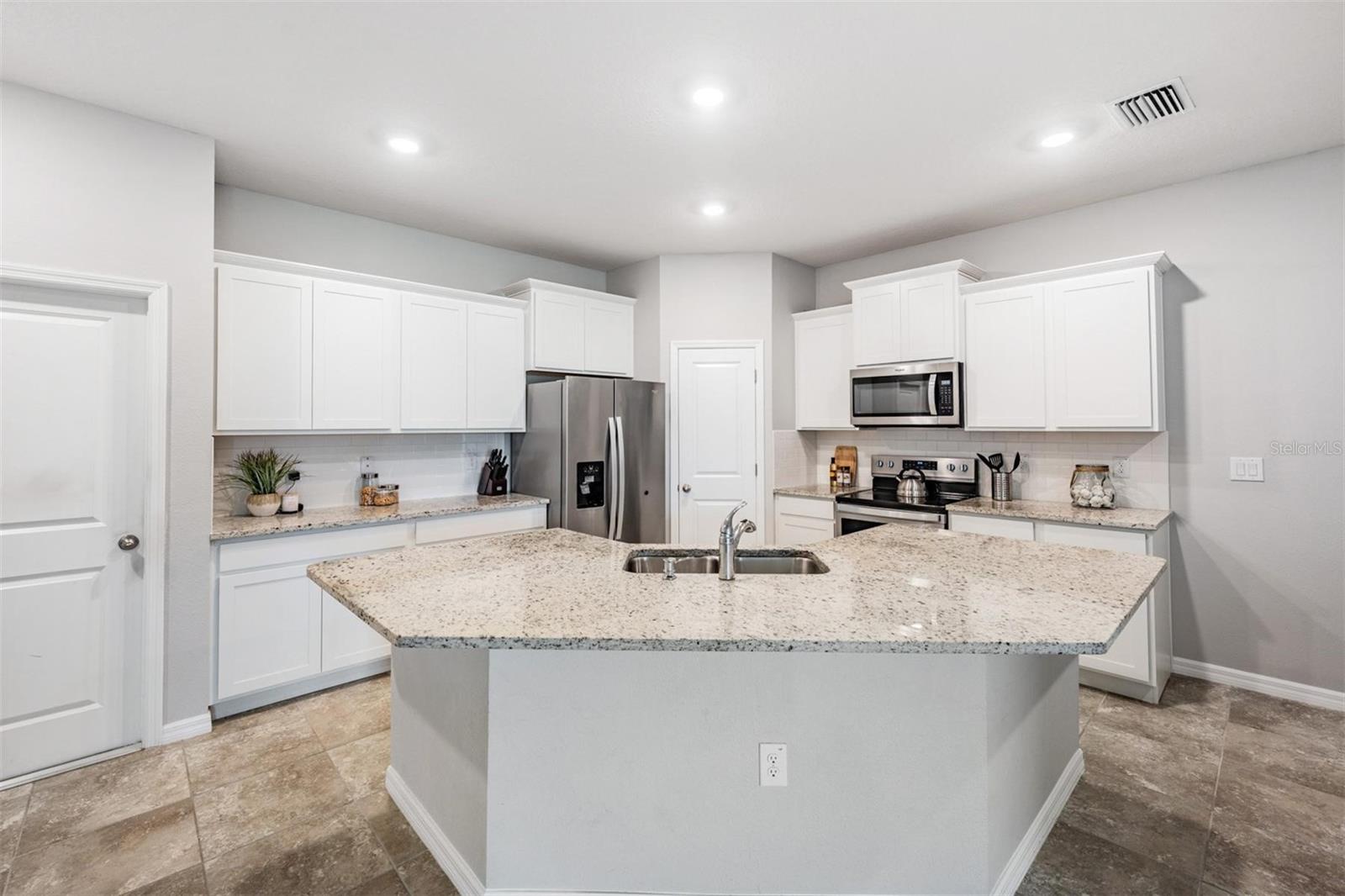 7828 STONEBROOK CIR