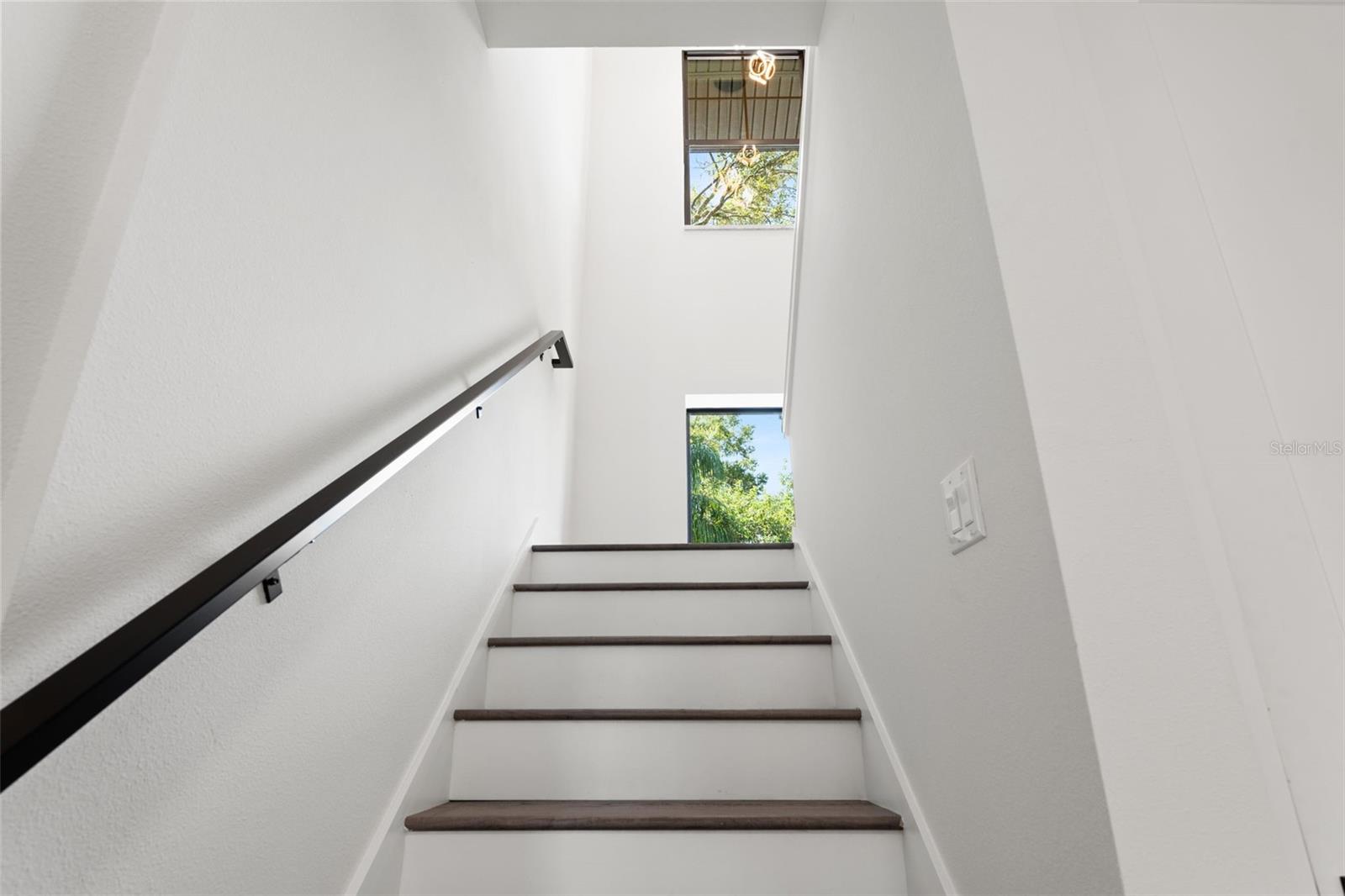 321 W HANLON ST