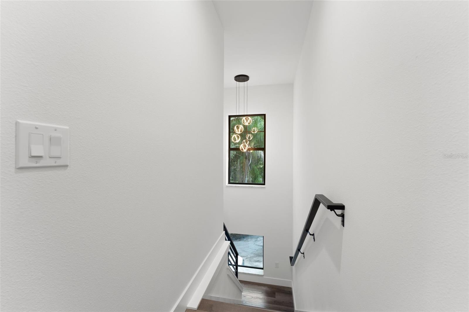 321 W HANLON ST