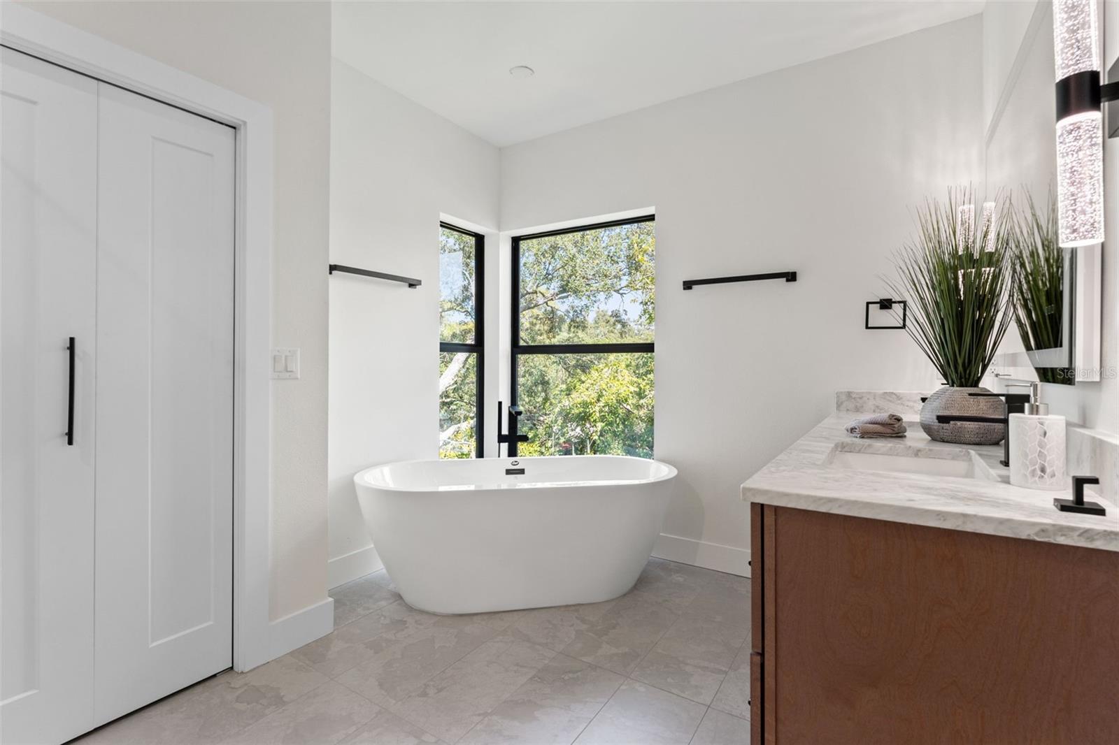 321 W HANLON ST