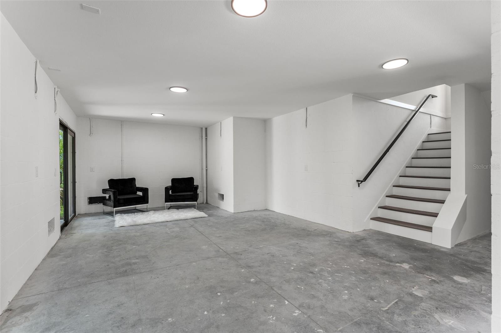 321 W HANLON ST
