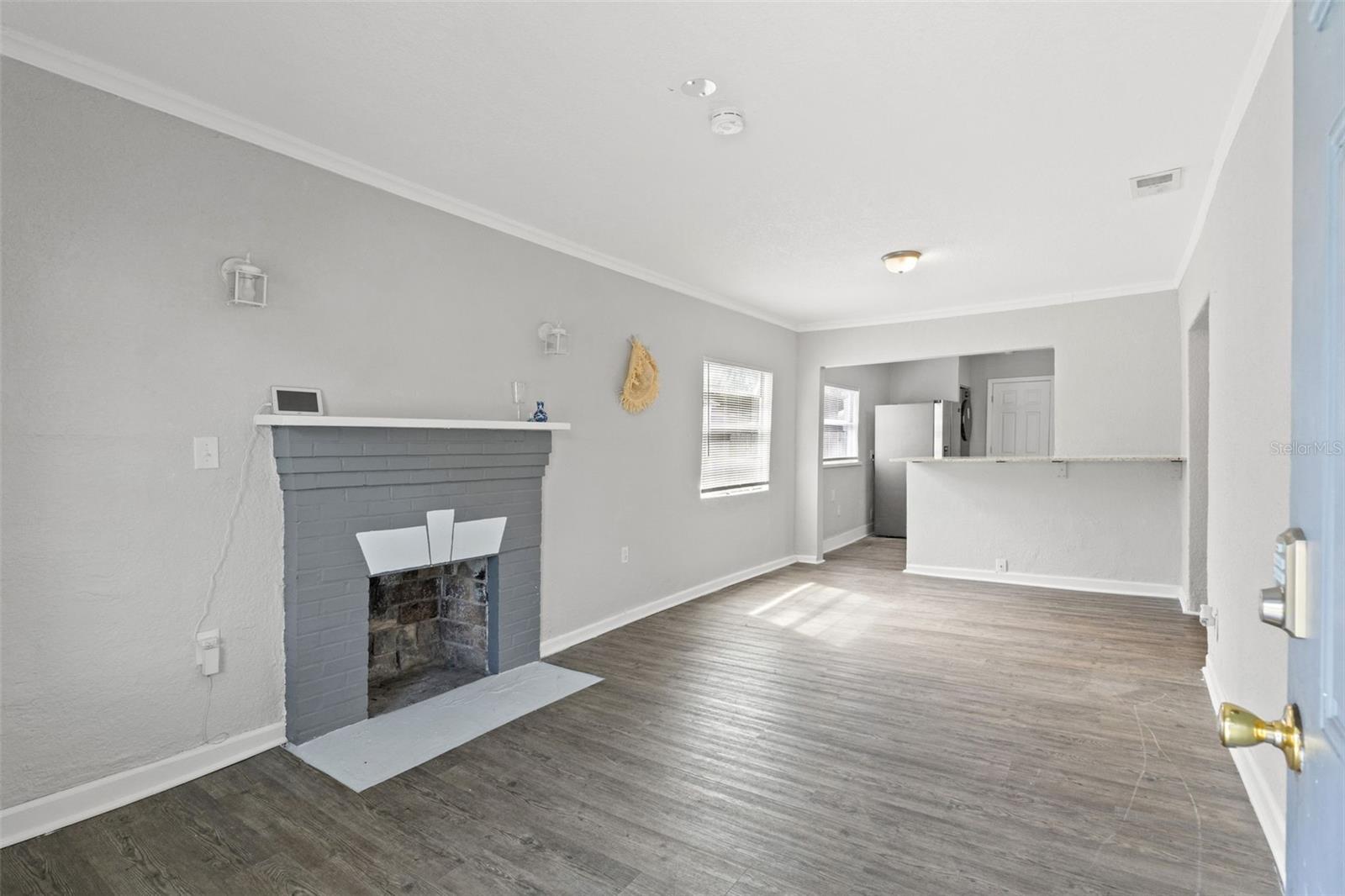 735 27TH AVE W