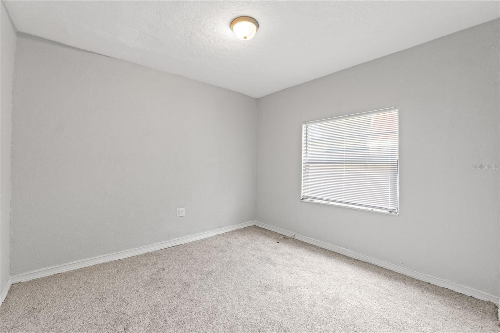 735 27TH AVE W