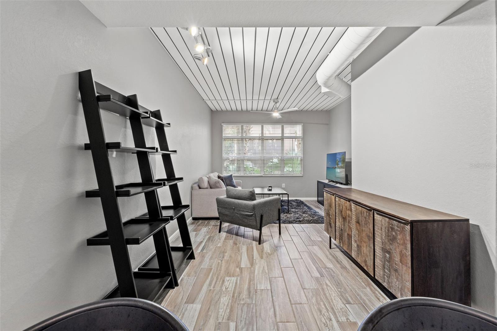 2411 W HORATIO ST #519