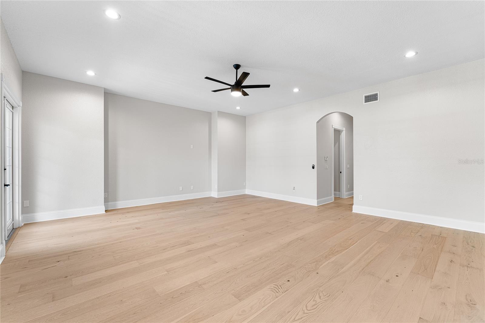 5601 BAYSHORE BLVD #E