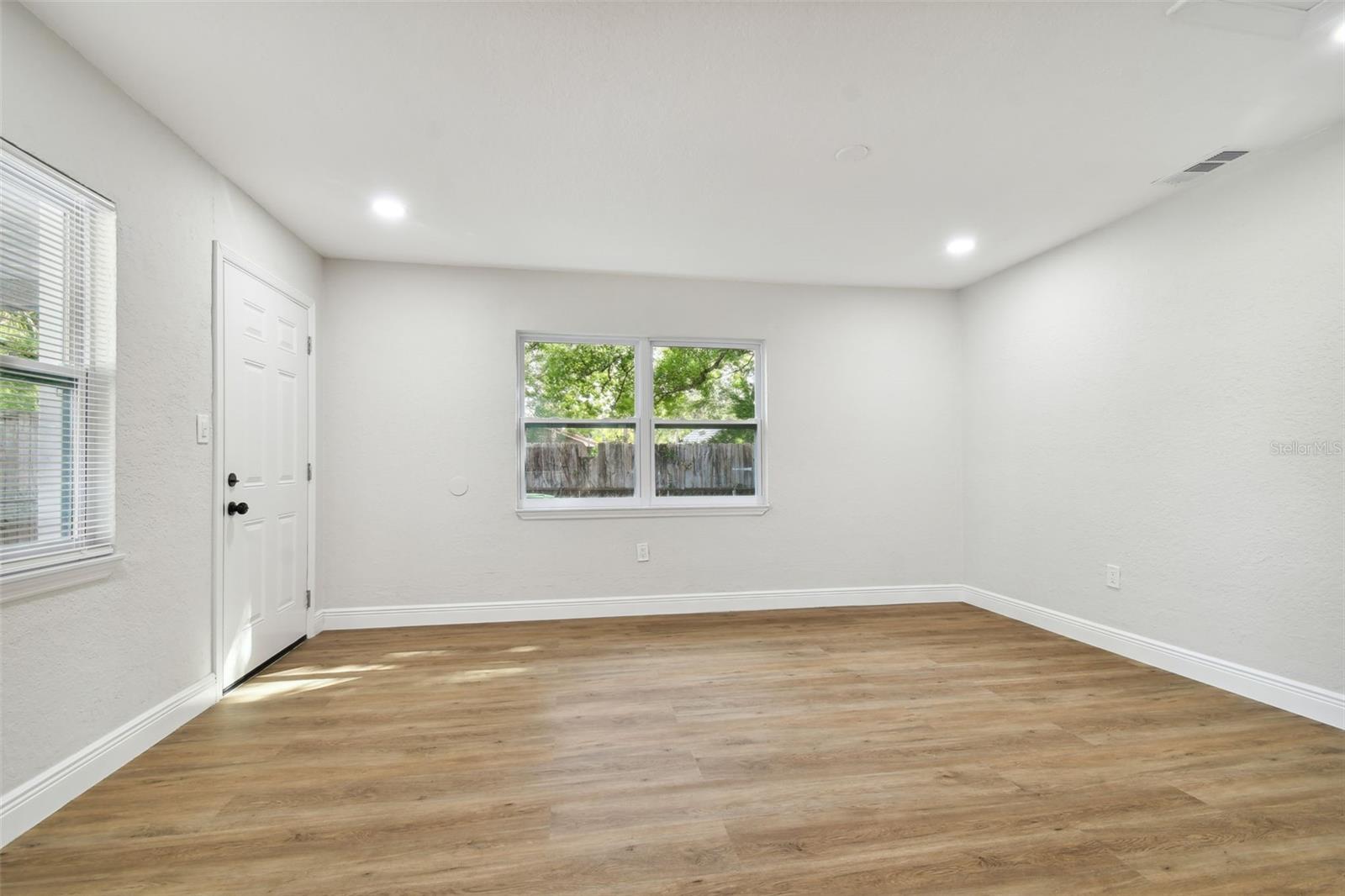 2203 E MINNEHAHA ST