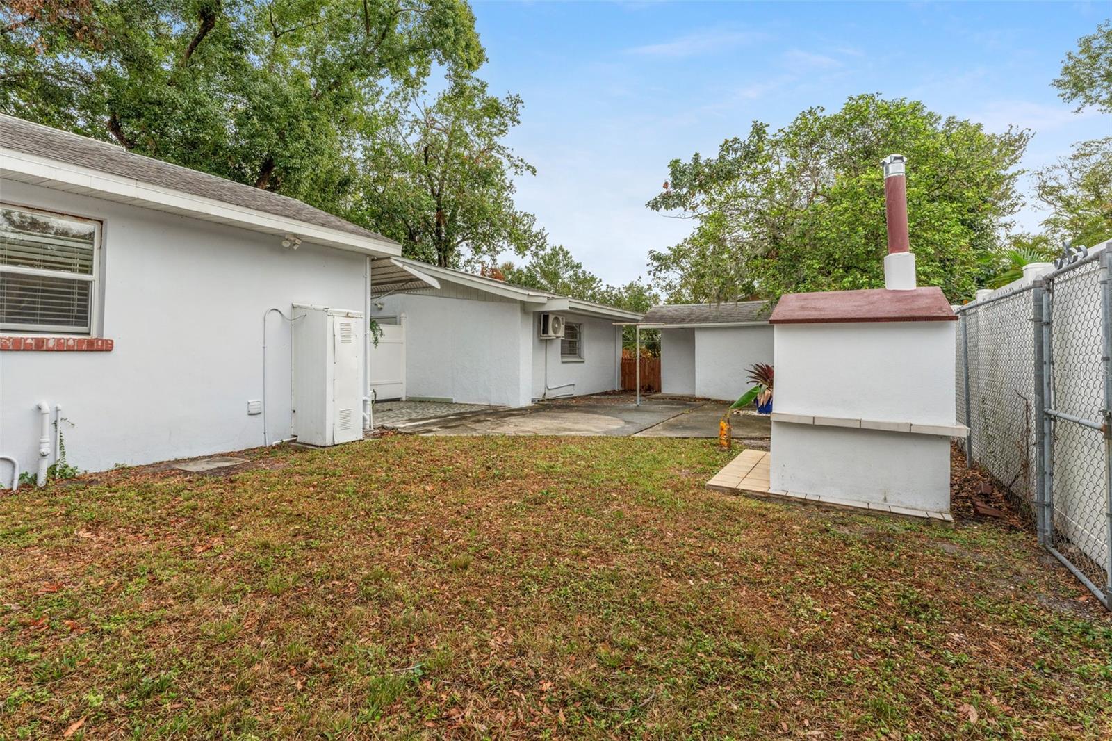 1303 E FRIERSON AVE