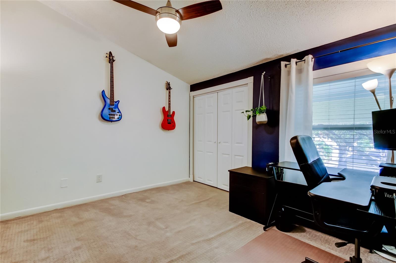 4527 W LA VILLA LN
