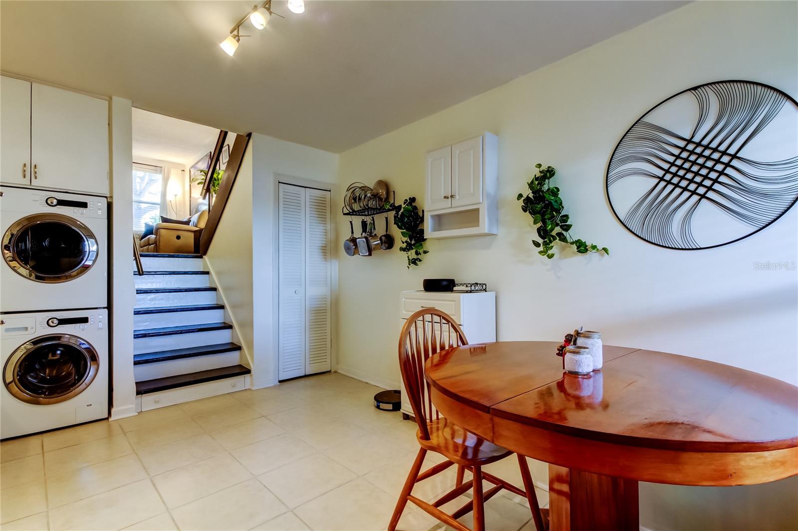 4527 W LA VILLA LN
