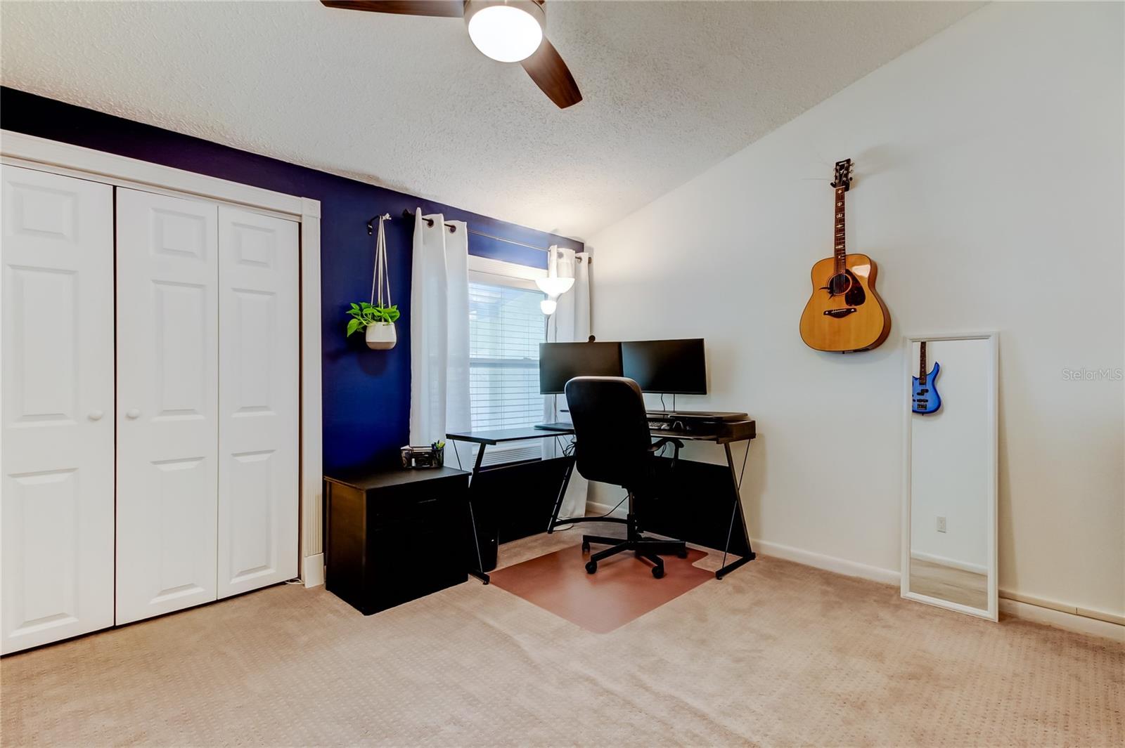 4527 W LA VILLA LN