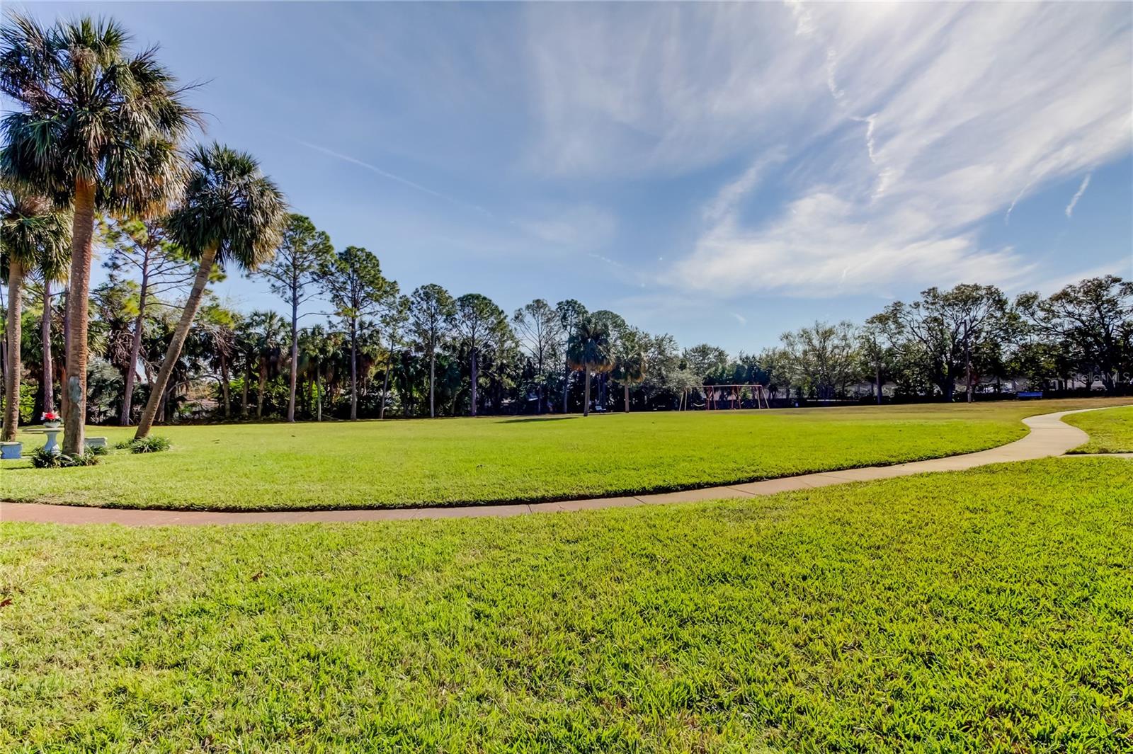 4527 W LA VILLA LN