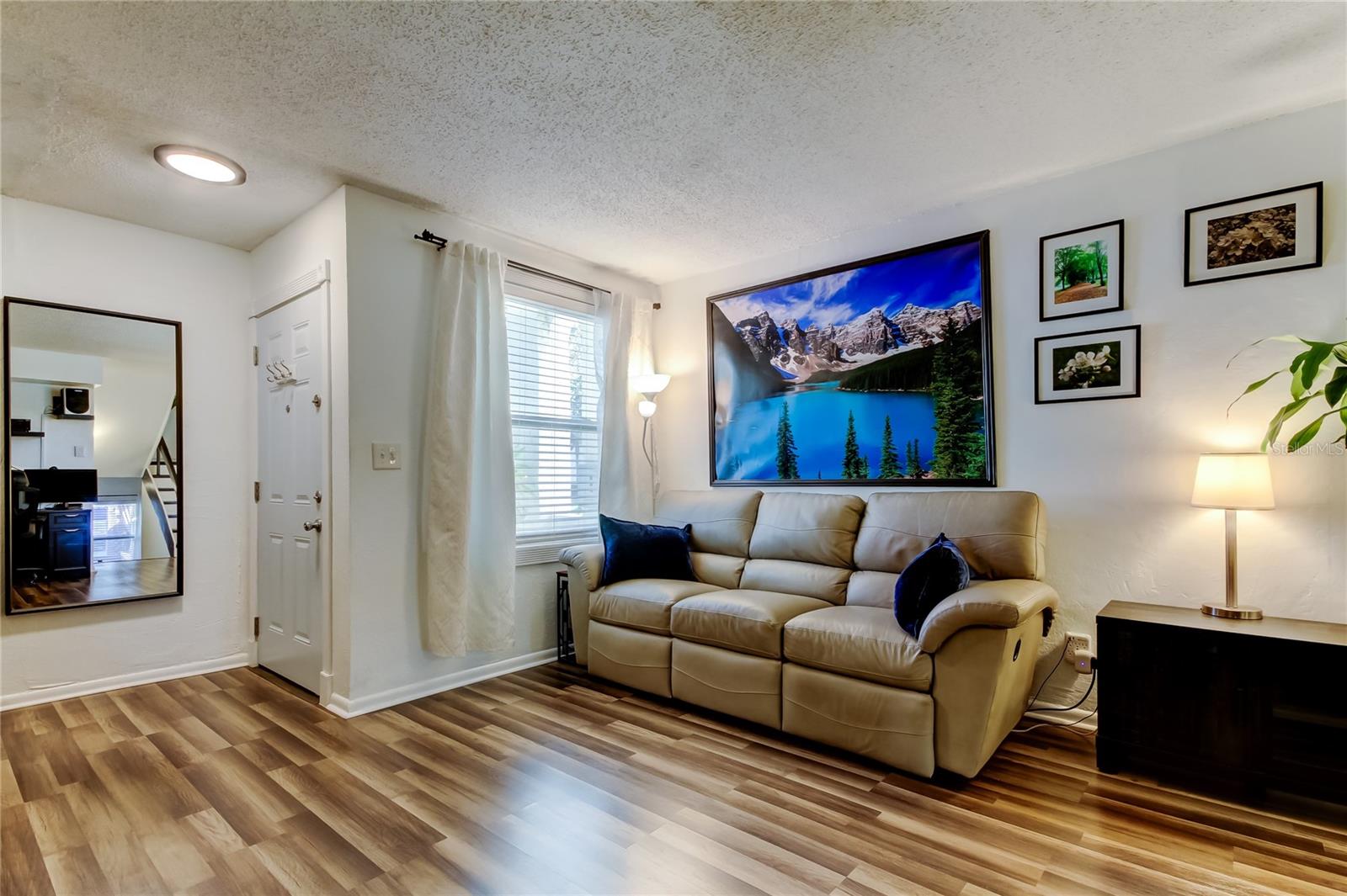 4527 W LA VILLA LN